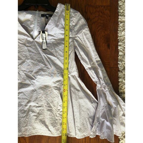 Romeo & Juliet Couture Medium Deep V Neck Blouse Bell Sleeves Multicolor NWT NEW - Picture 6 of 10